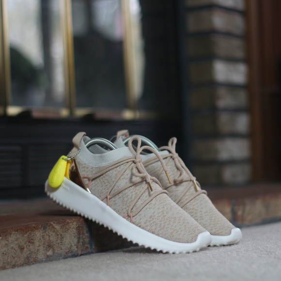 adidas Shoes - Adidas Women's US-9 Ultimamotion Sneaker EE9100